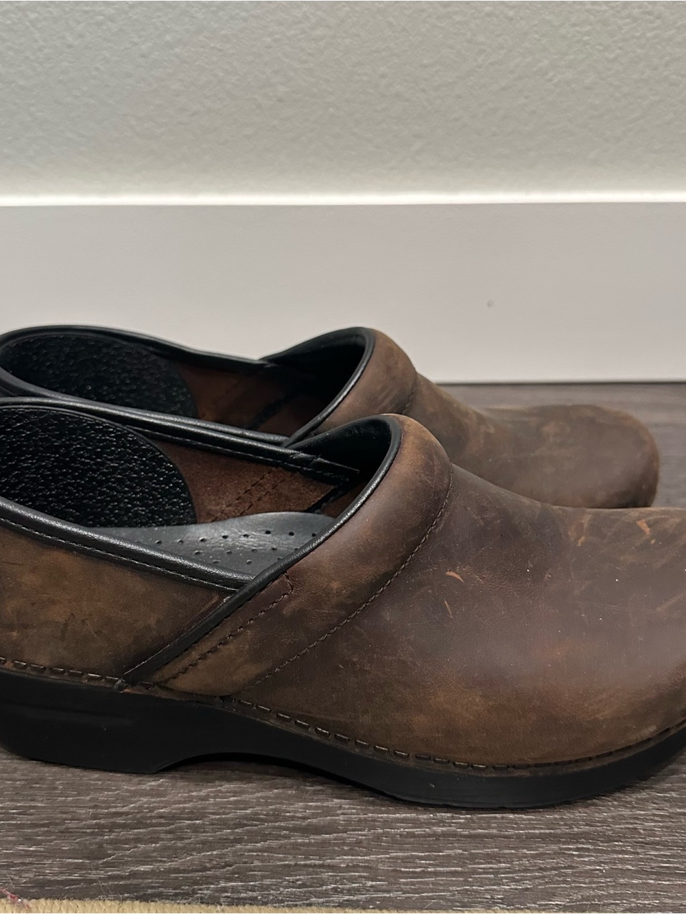 Dansko size 40, 9.5-10,brown leather clogs